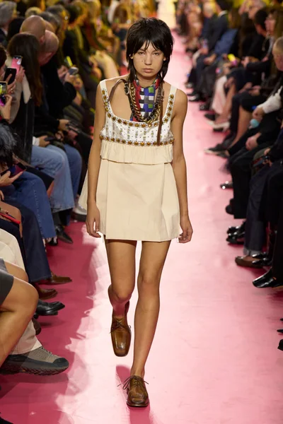 Look 60